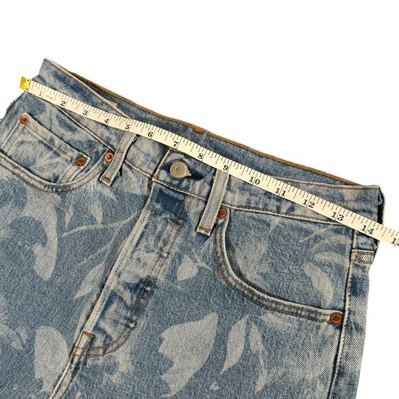 Levi's Women's 501 Short Skinny Floral Jeans Size 27x28 - Picture 3 of 7